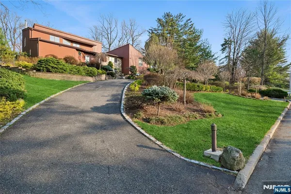 $3,290,000 | 93 Jackson Drive, Cresskill, NJ 07626