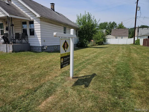 $80,000 | 4979 Curtis Street, Dearborn, MI 48126