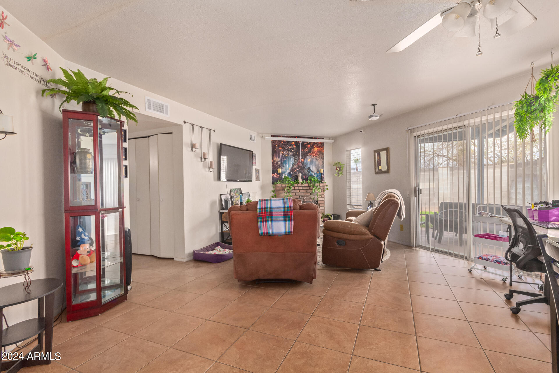 4506 East Vineyard Road Phoenix, AZ 85042 - Photo 12 of 25 14 - Vineyard