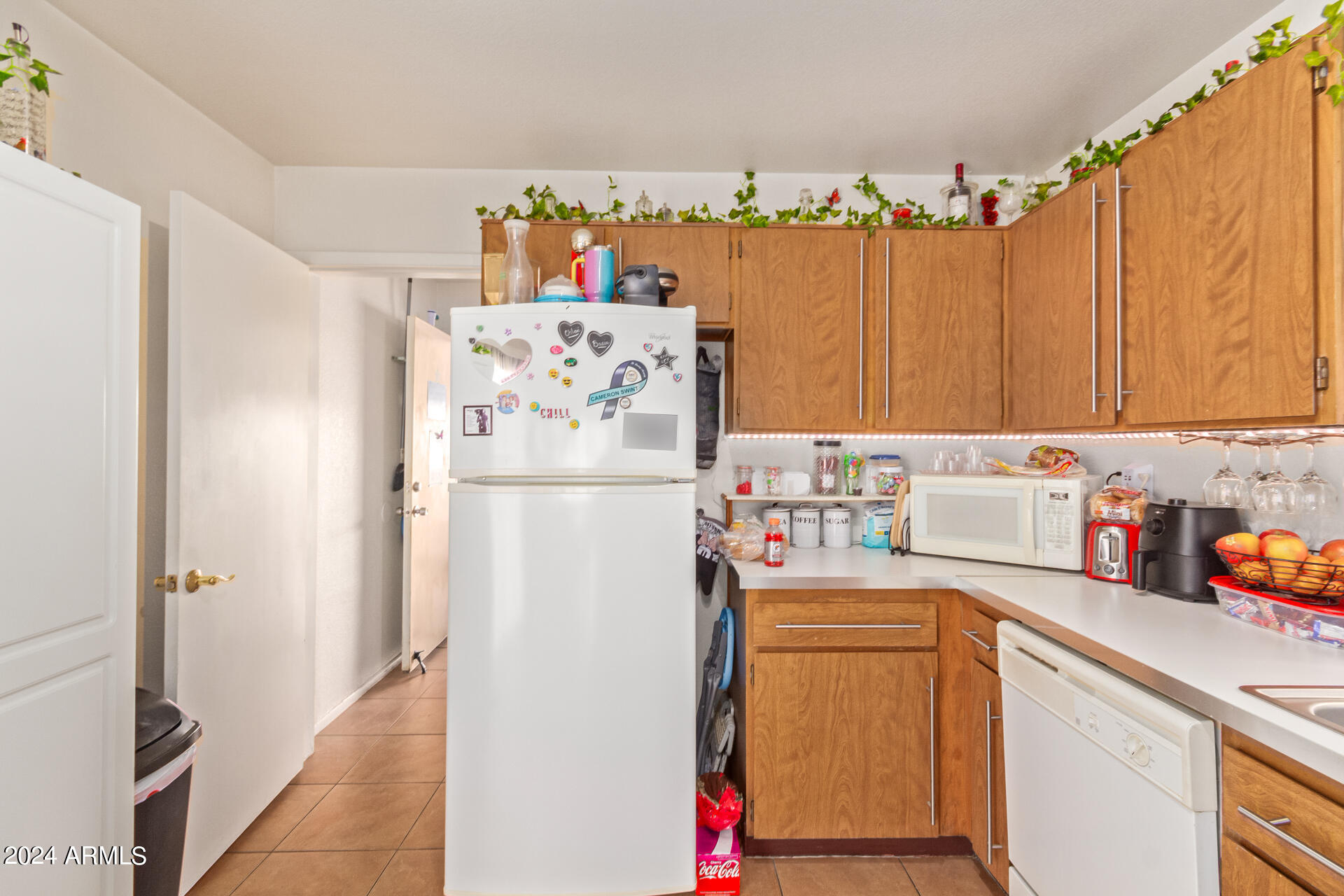 4506 East Vineyard Road Phoenix, AZ 85042 - Photo 14 of 25 17 - Vineyard