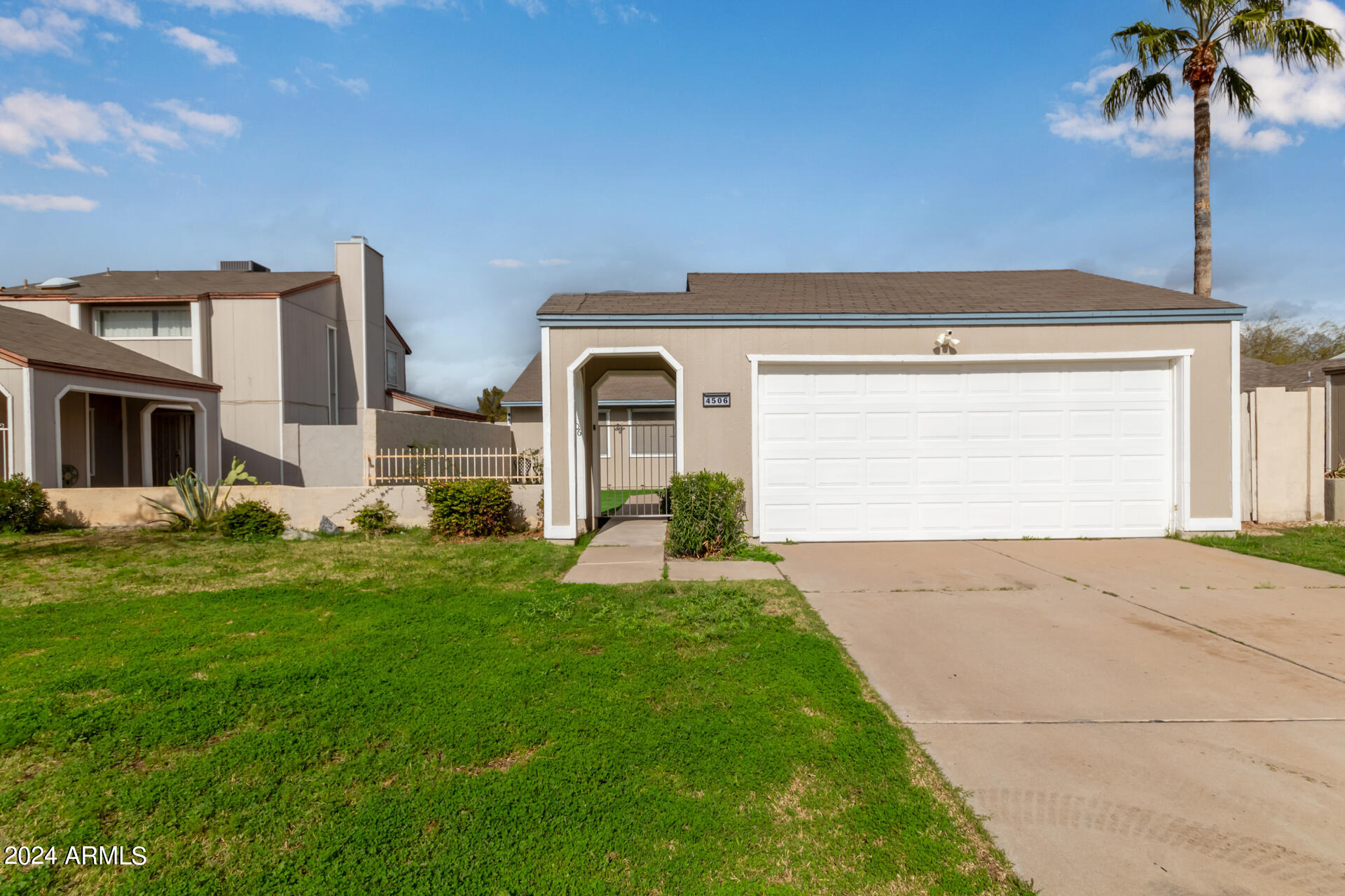 4506 East Vineyard Road Phoenix, AZ 85042 - Photo 2 of 25 01 - Vineyard