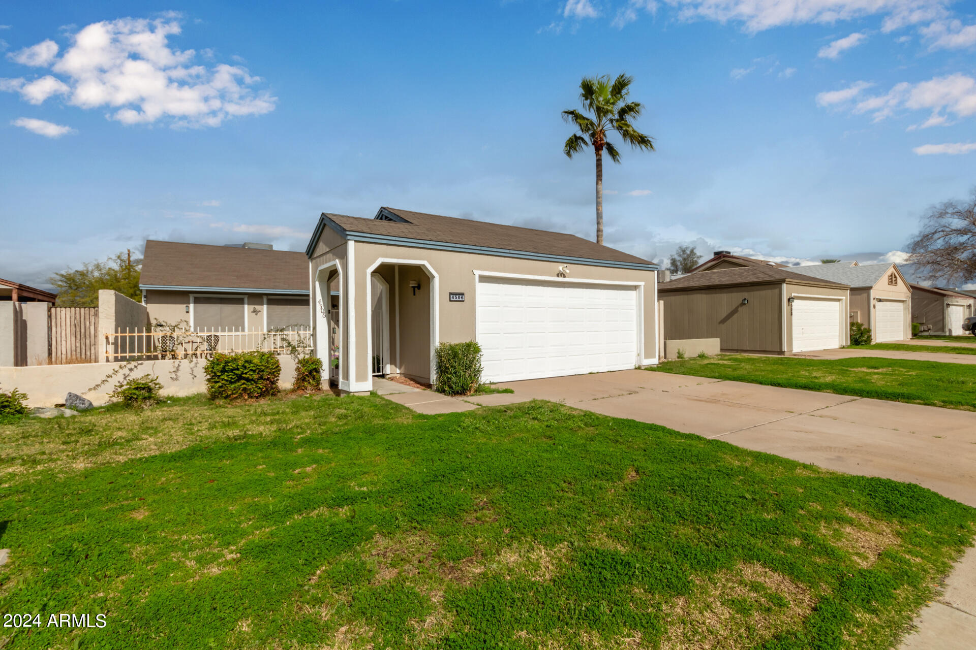 4506 East Vineyard Road Phoenix, AZ 85042 - Photo 3 of 25 03 - Vineyard