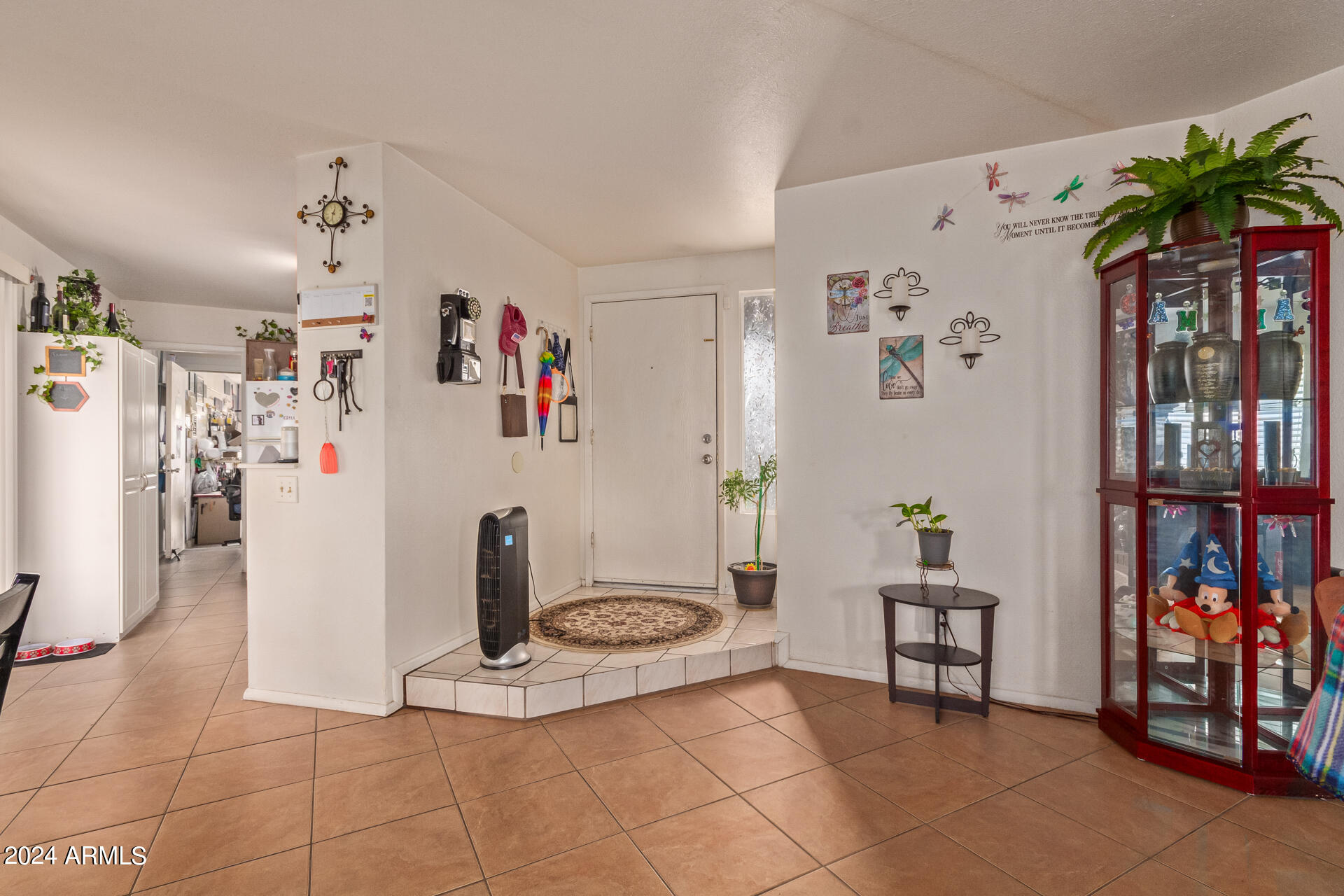 4506 East Vineyard Road Phoenix, AZ 85042 - Photo 7 of 25 09 - Vineyard