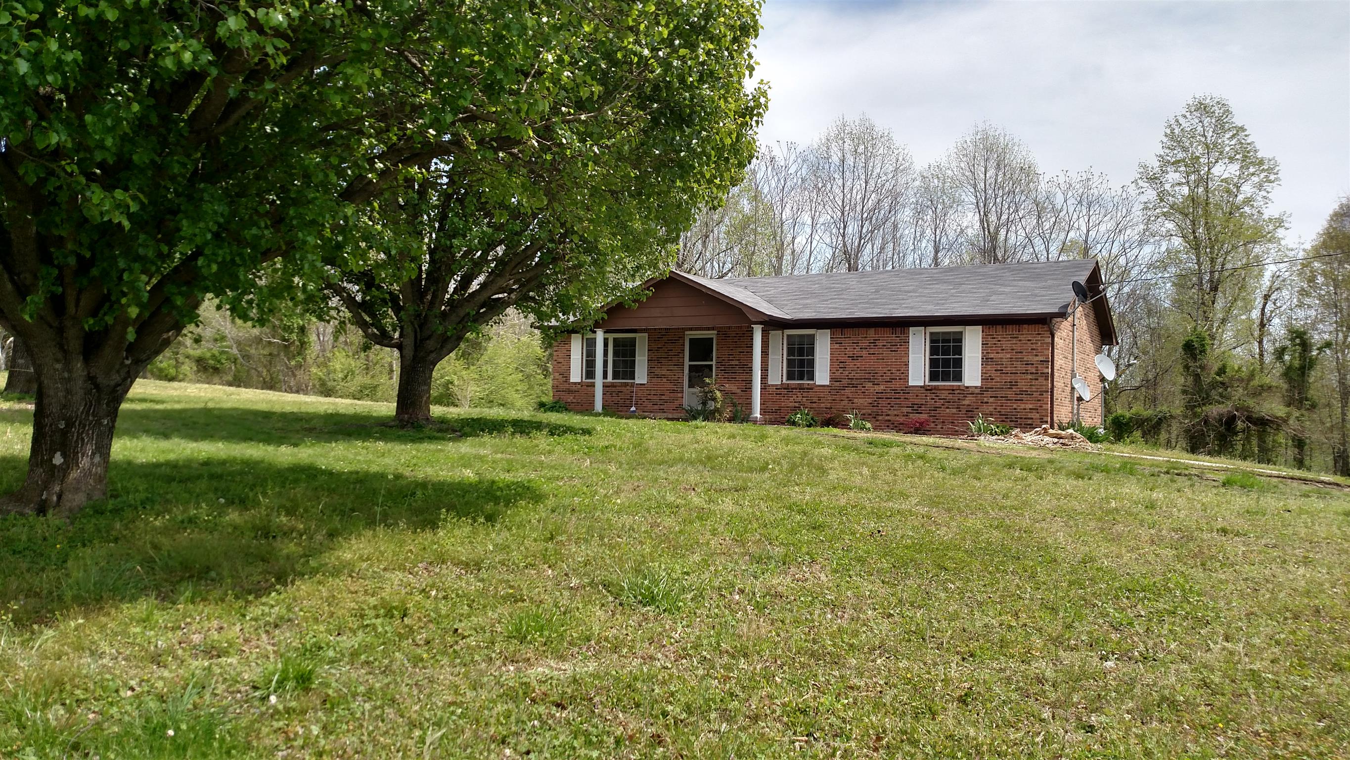 1776 Stacey Road Smithville, TN 37166 - Photo 2 of 7 large front yard