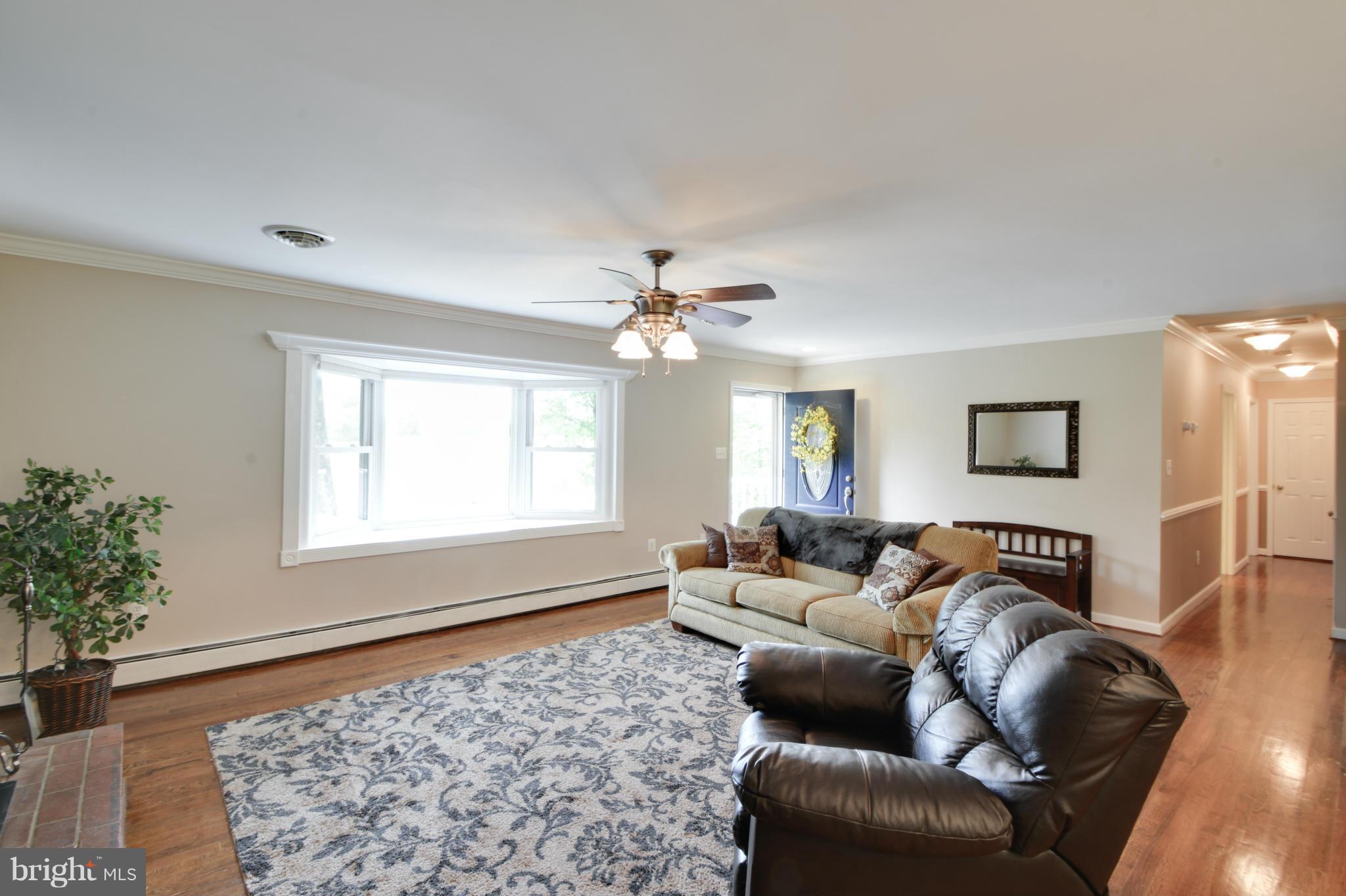 8159 Rogues Road Catlett, VA 20119 - Photo 4 of 26 Living Room