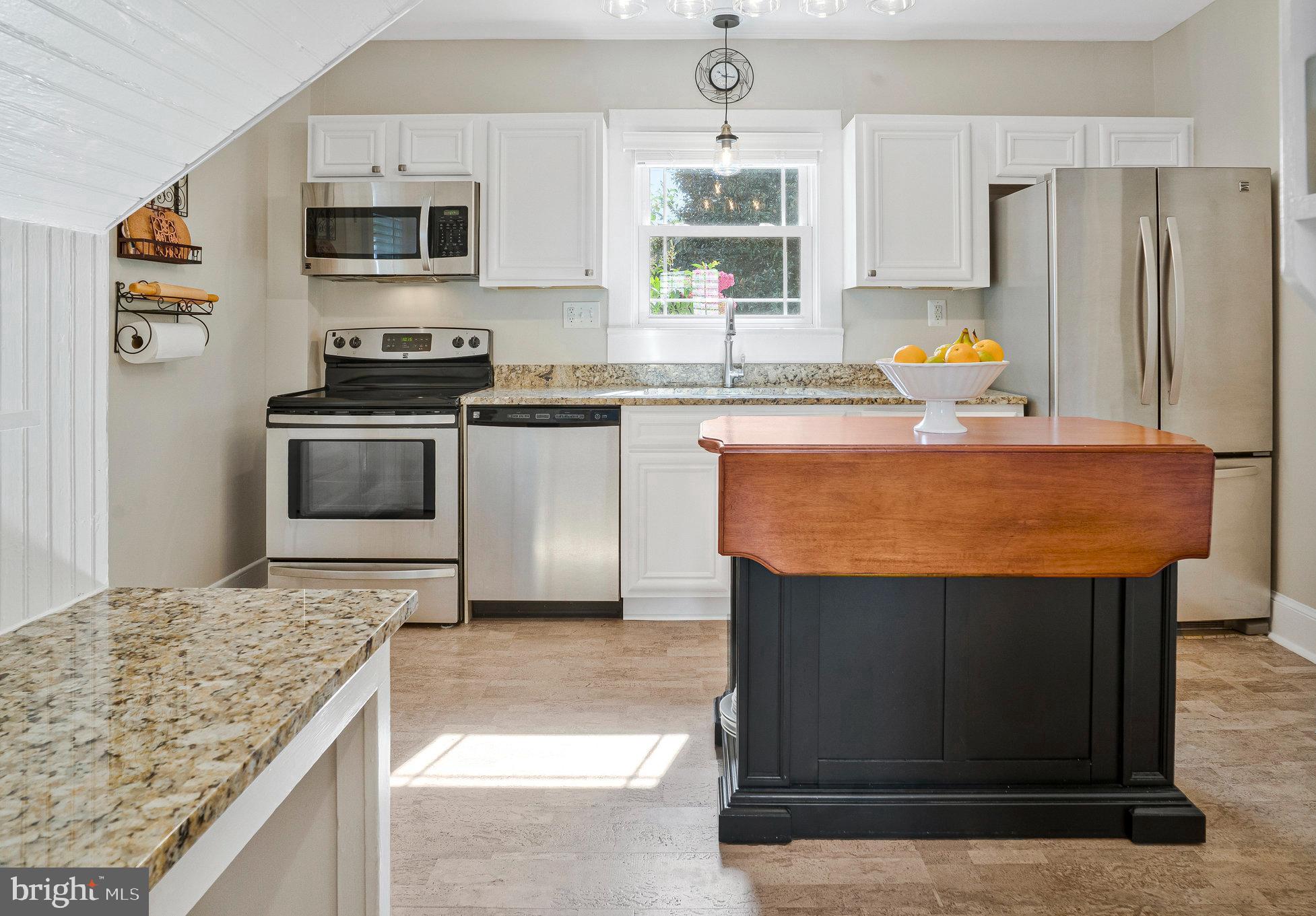 412 Blue Ridge Avenue Northeast Leesburg, VA 20176 - Photo 5 of 29 Gallery Image 5