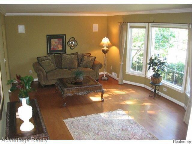 5976 Shaun Road West Bloomfield, MI 48322 - Photo 3 of 12 fam room.jpg