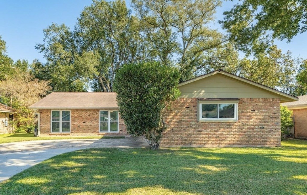 820 Perry Street Angleton, TX 77515 - Photo 3 of 26 a front view of a house with a yard