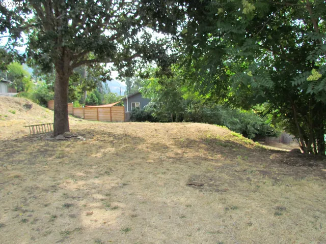 $354,500 | Lot Off Vine Street, White Salmon, WA 98672