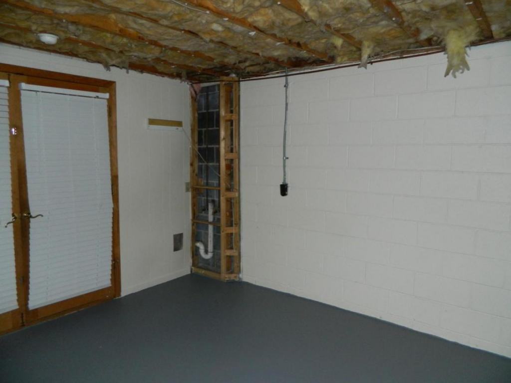 930 Ragle Street Church Hill, TN 37642 - Photo 13 of 20 Laundry Area