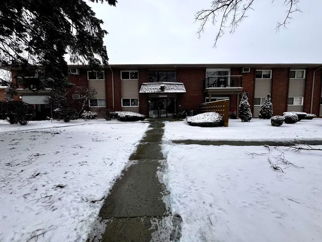 $222,500 | 2300 Old Tavern Road, Unit 205, Lisle, IL 60532