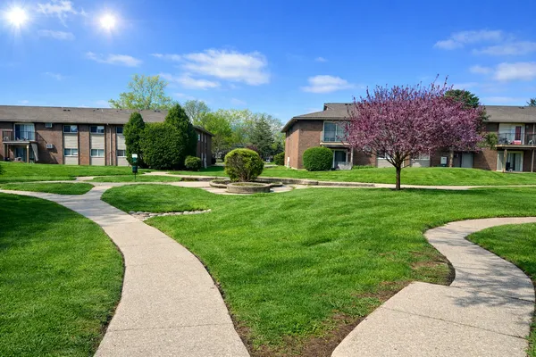 $179,900 | 2300 Old Tavern Road, Unit 205, Lisle, IL 60532
