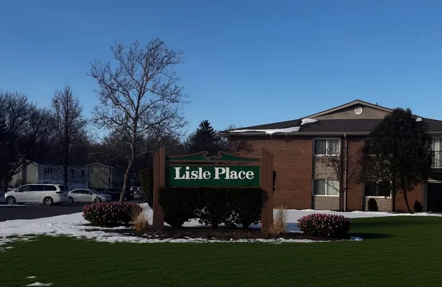 $199,900 | 2300 Old Tavern Road, Unit 205, Lisle, IL 60532