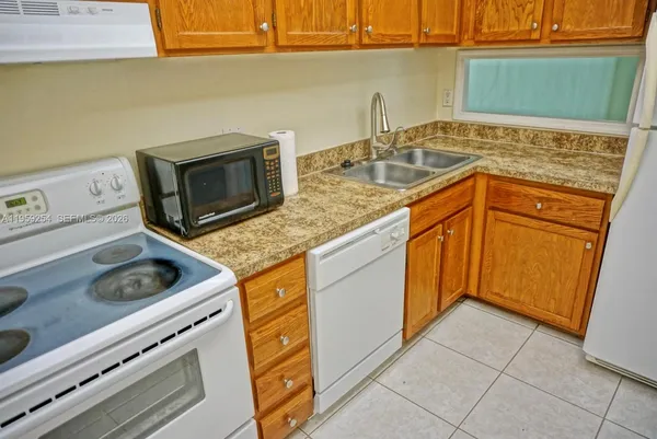 $1,399 | 3740 Inverrary Drive, Unit 2N, Lauderhill, FL 33319