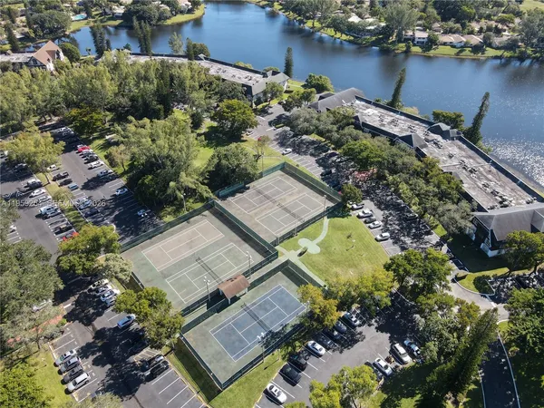 $1,399 | 3740 Inverrary Drive, Unit 2N, Lauderhill, FL 33319