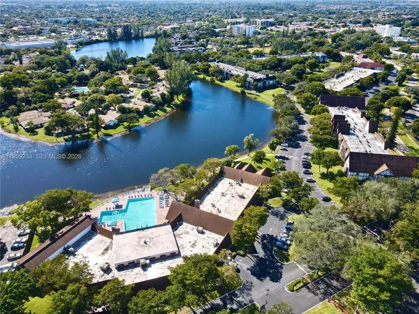 $1,399 | 3740 Inverrary Drive, Unit 2N, Lauderhill, FL 33319