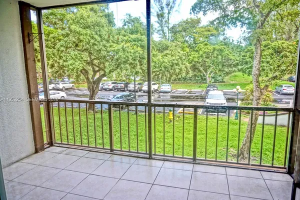 $1,399 | 3740 Inverrary Drive, Unit 2N, Lauderhill, FL 33319