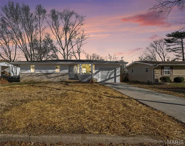$209,900 | 725 Riderwood Drive, Hazelwood, MO 63042