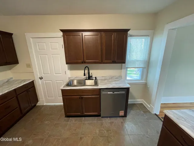 $499,900 | 7-9 Snowden Avenue, Bethlehem, NY 12054