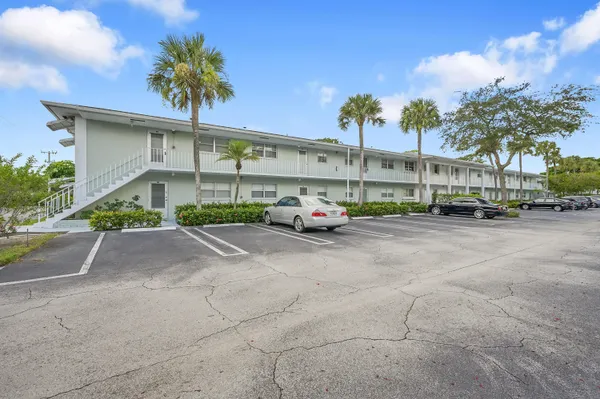 $1,600 | 2340 Southwest 22nd Avenue, Unit 306, Delray Beach, FL 33445