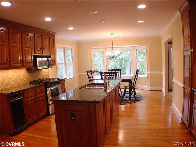 Kitchen - Granite counters, stainless steel applia