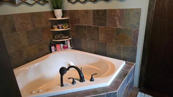 $139,900 | 842 South Prairie Avenue, Fairmont, MN 56031