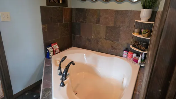 $139,900 | 842 South Prairie Avenue, Fairmont, MN 56031