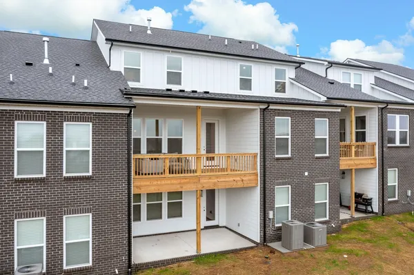 $674,990 | 460 Buckwood Avenue West, Thompson's Station, TN 37179