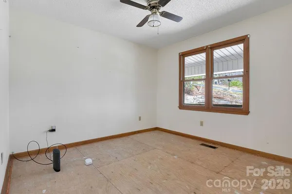 $475,000 | 416 Kanasgowa Drive, Brevard, NC 28712