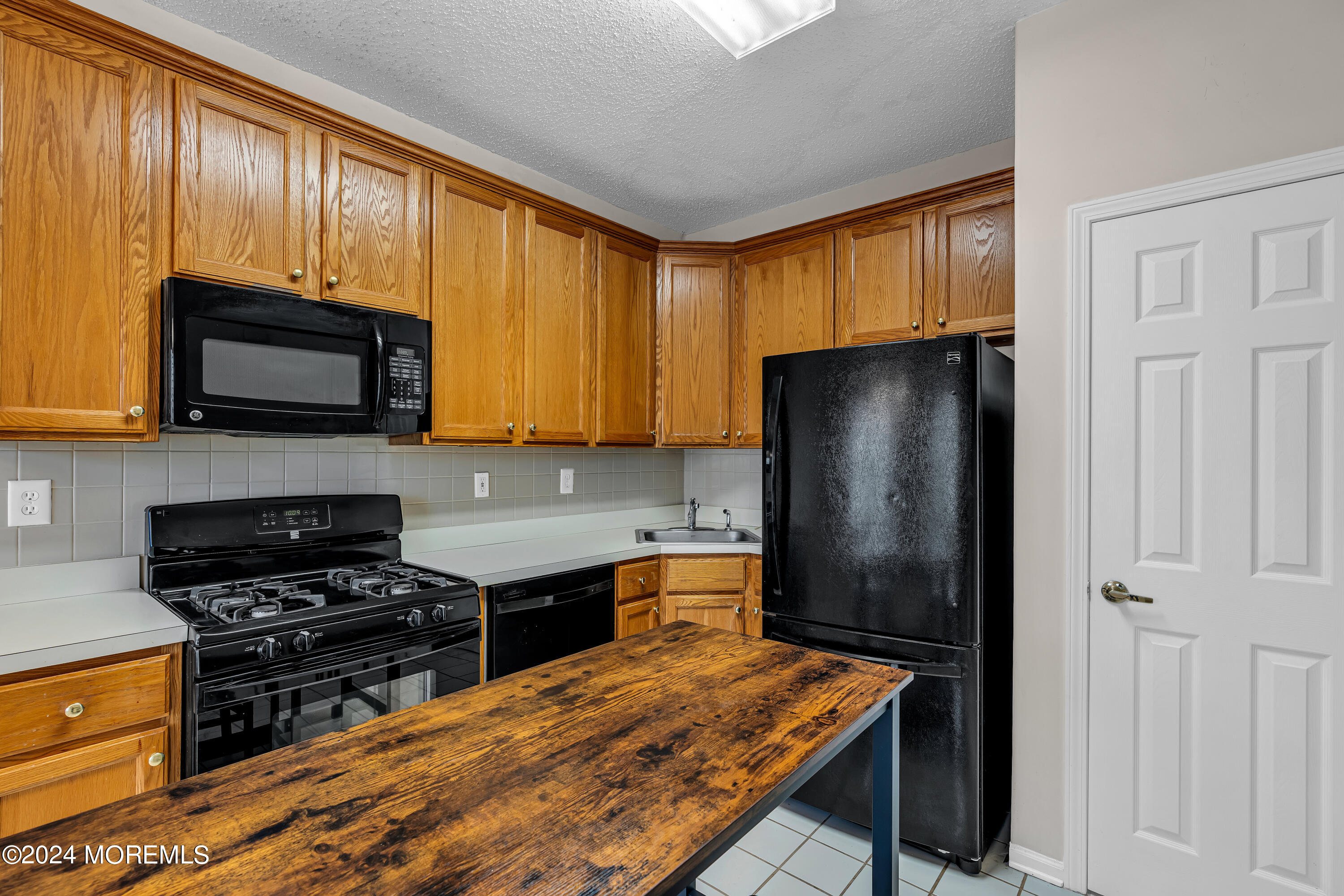 12 Riva Boulevard Brick, NJ 08723 - Photo 10 of 36 a kitchen with a refrigerator stove and microwave