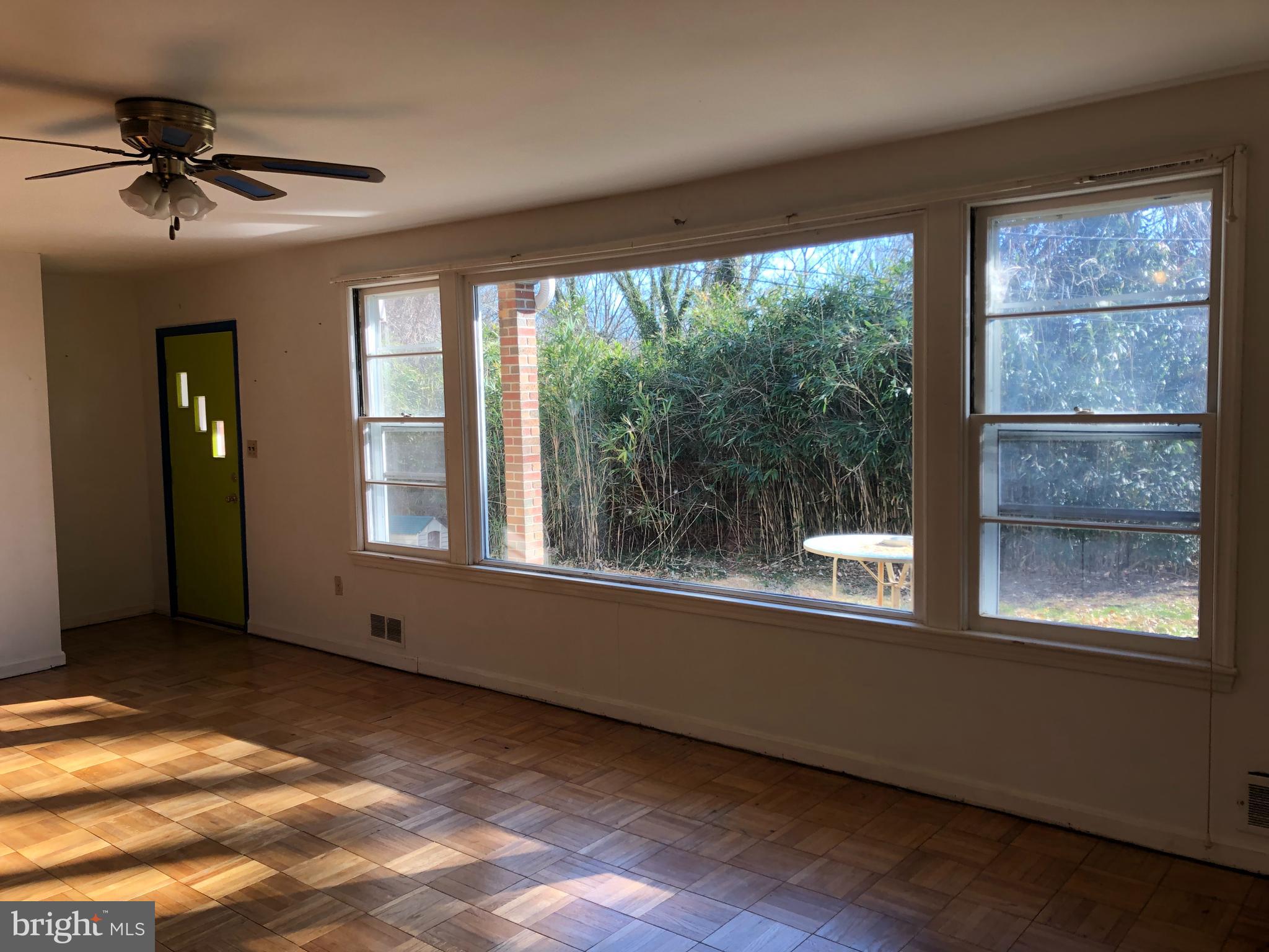 1610 Lee Road Fort Washington, MD 20744 - Photo 21 of 57 Living are with front door pic