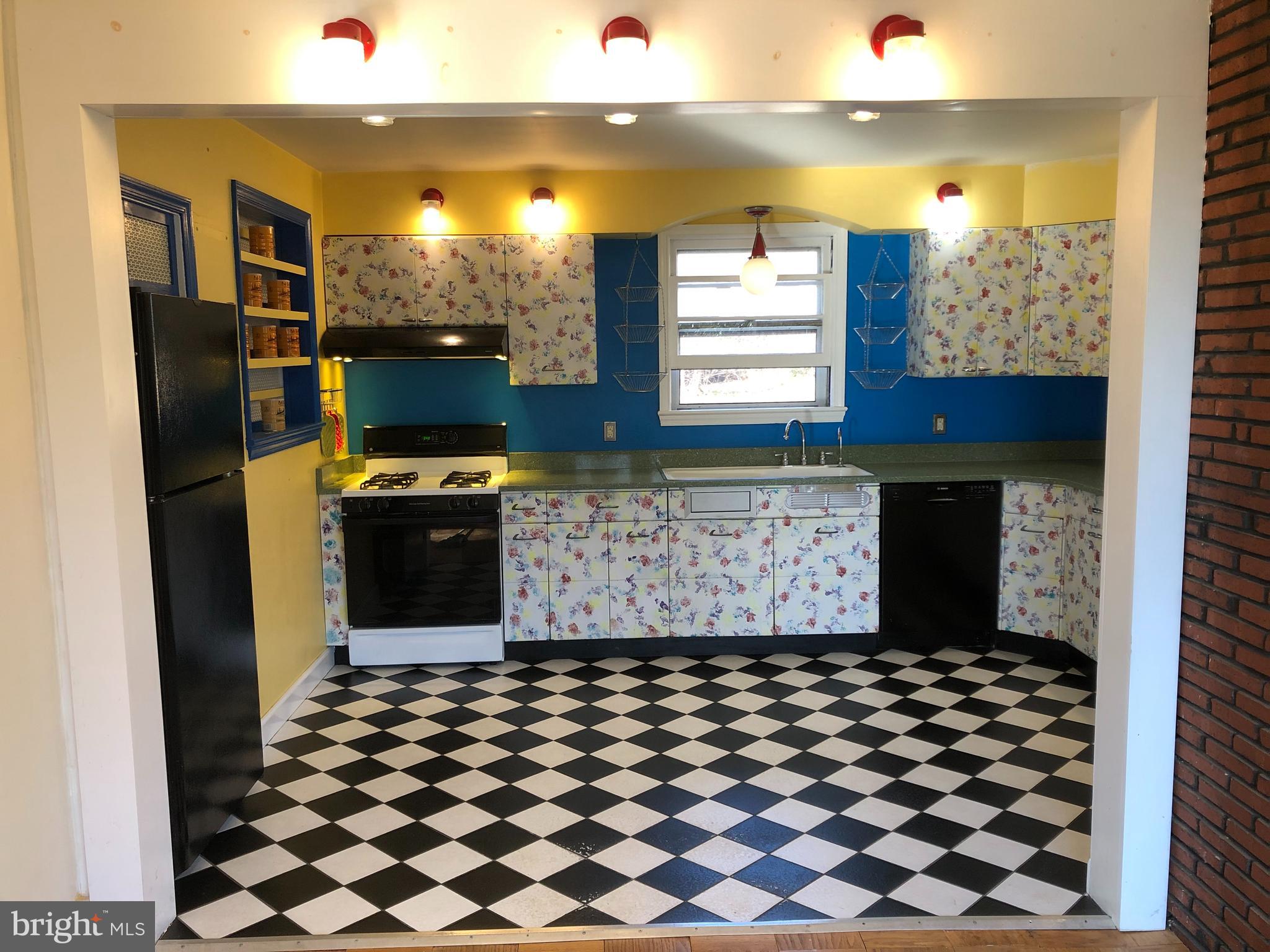 1610 Lee Road Fort Washington, MD 20744 - Photo 25 of 57 Kitchen with gas stove