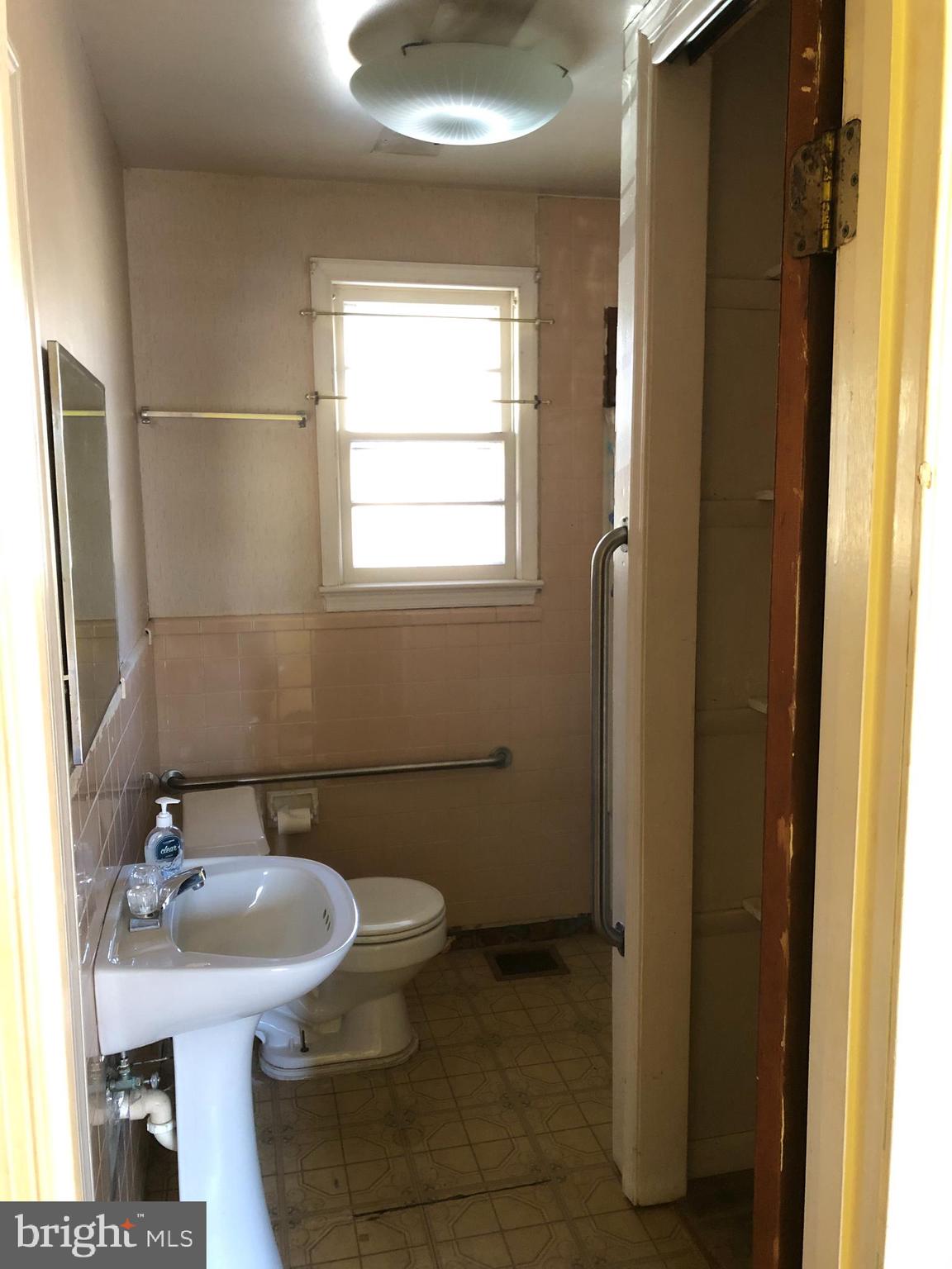 1610 Lee Road Fort Washington, MD 20744 - Photo 34 of 57 Master bath