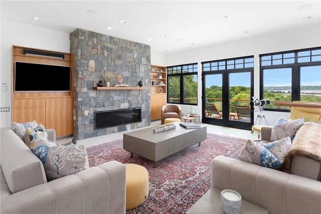 $6,995,000 | 82 Nonquit Lane, Tiverton, RI 02878