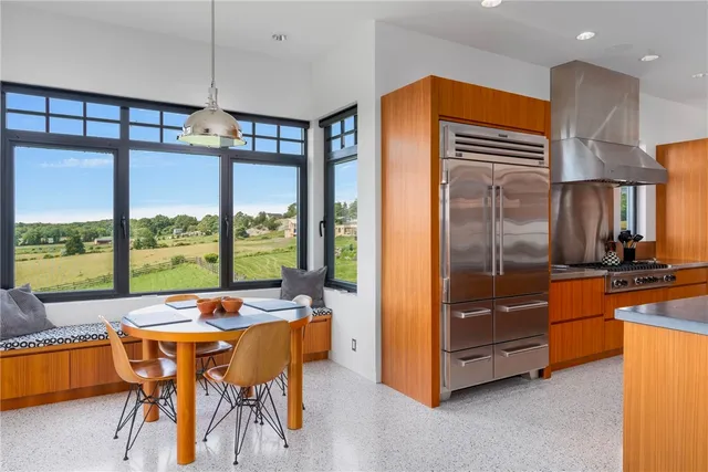 $6,995,000 | 82 Nonquit Lane, Tiverton, RI 02878