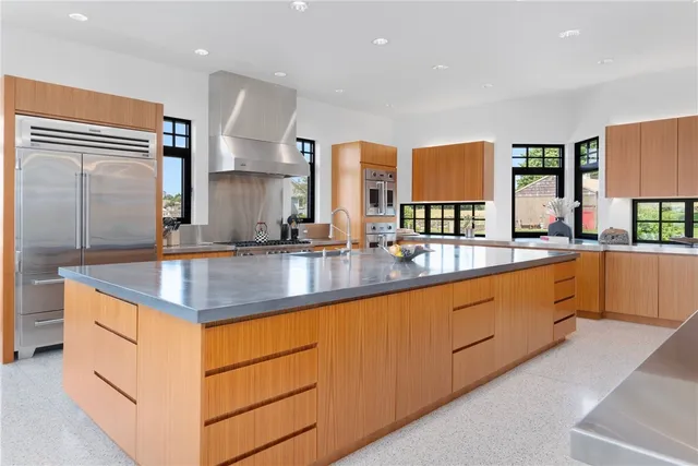 $6,995,000 | 82 Nonquit Lane, Tiverton, RI 02878