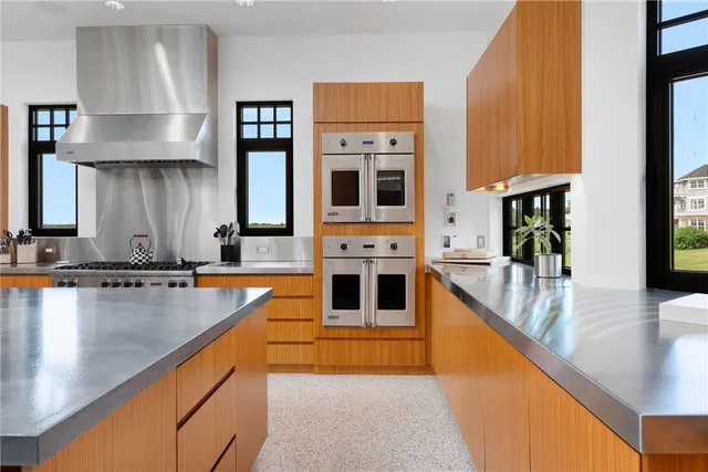 $6,995,000 | 82 Nonquit Lane, Tiverton, RI 02878