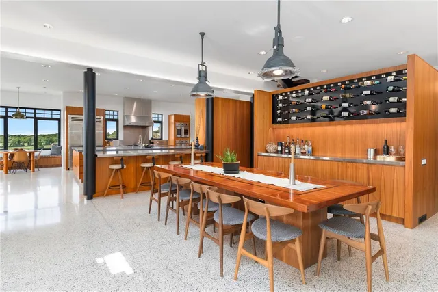 $6,995,000 | 82 Nonquit Lane, Tiverton, RI 02878