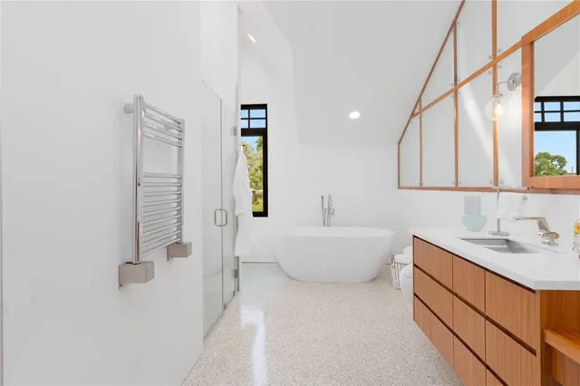 $6,995,000 | 82 Nonquit Lane, Tiverton, RI 02878