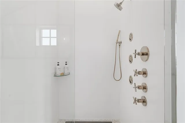 $6,995,000 | 82 Nonquit Lane, Tiverton, RI 02878