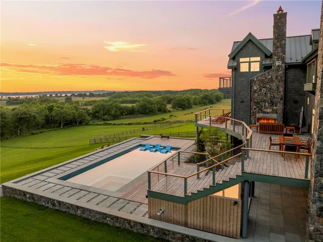 $6,995,000 | 82 Nonquit Lane, Tiverton, RI 02878
