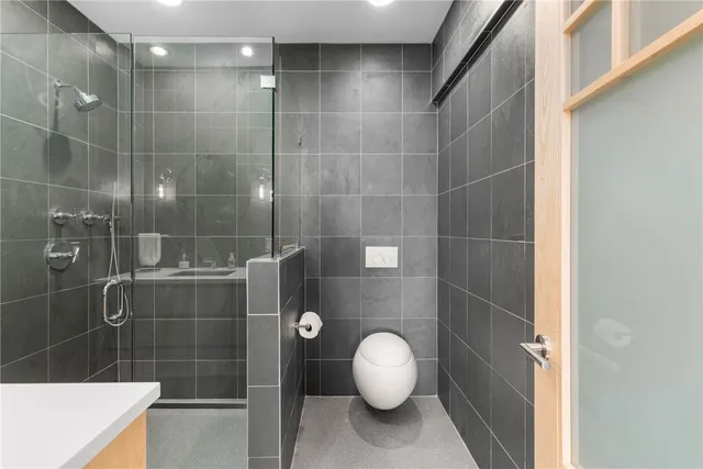 $6,995,000 | 82 Nonquit Lane, Tiverton, RI 02878