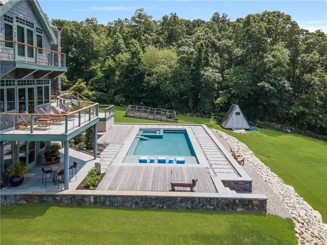 $6,995,000 | 82 Nonquit Lane, Tiverton, RI 02878