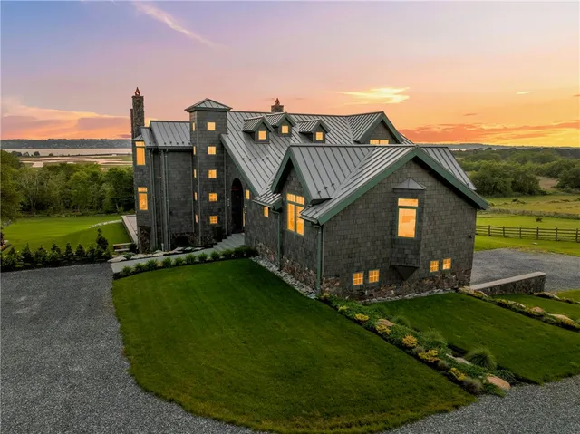 $6,995,000 | 82 Nonquit Lane, Tiverton, RI 02878