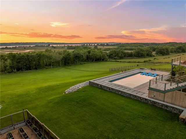 $6,995,000 | 82 Nonquit Lane, Tiverton, RI 02878