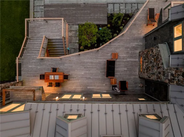 $6,995,000 | 82 Nonquit Lane, Tiverton, RI 02878