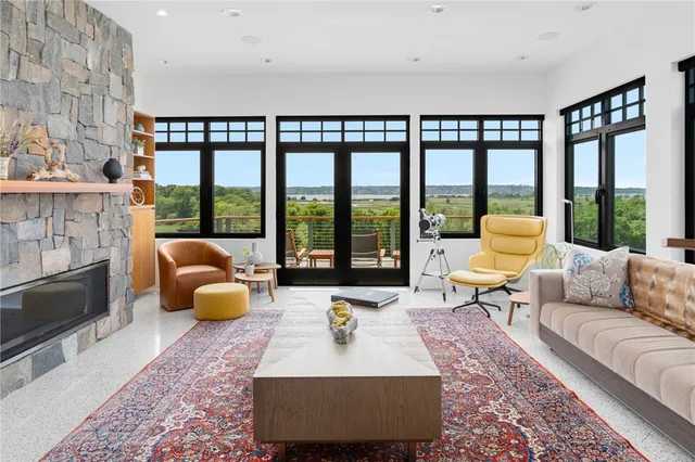 $6,995,000 | 82 Nonquit Lane, Tiverton, RI 02878