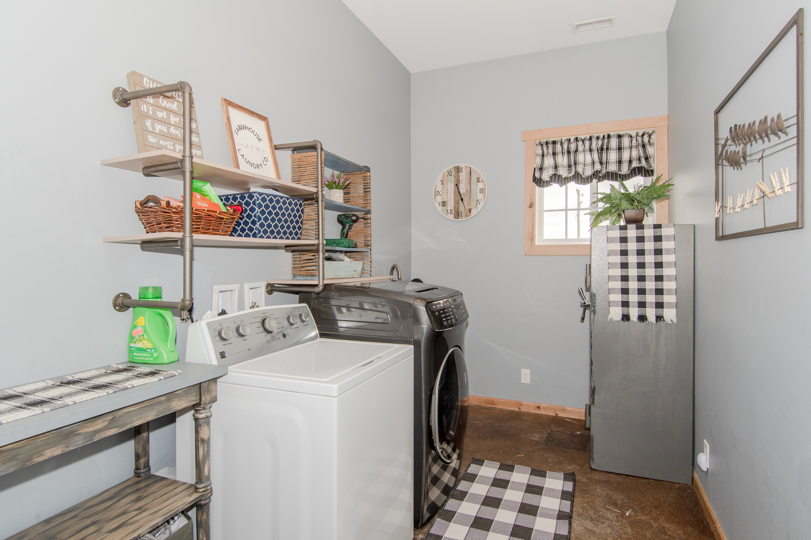 1255 West Dupont Road Morris, IL 60450 - Photo 24 of 26 a utility room with dryer and washer