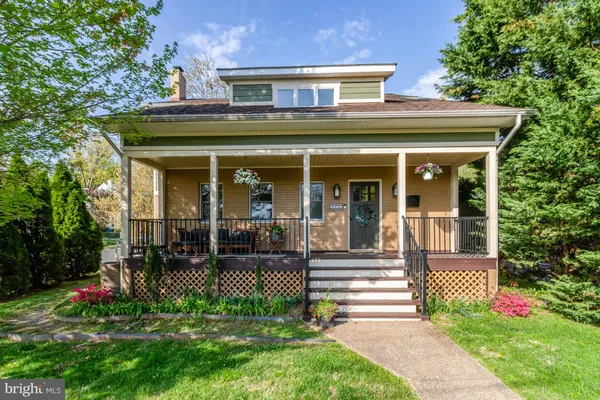 $1,425,000 | 2000 North George Mason Drive, Arlington, VA 22205