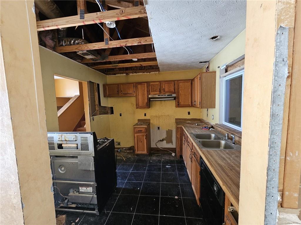 3738 Sandy Shoals Lane Decatur, GA 30034 - Photo 3 of 38 a kitchen with refrigerator and stove